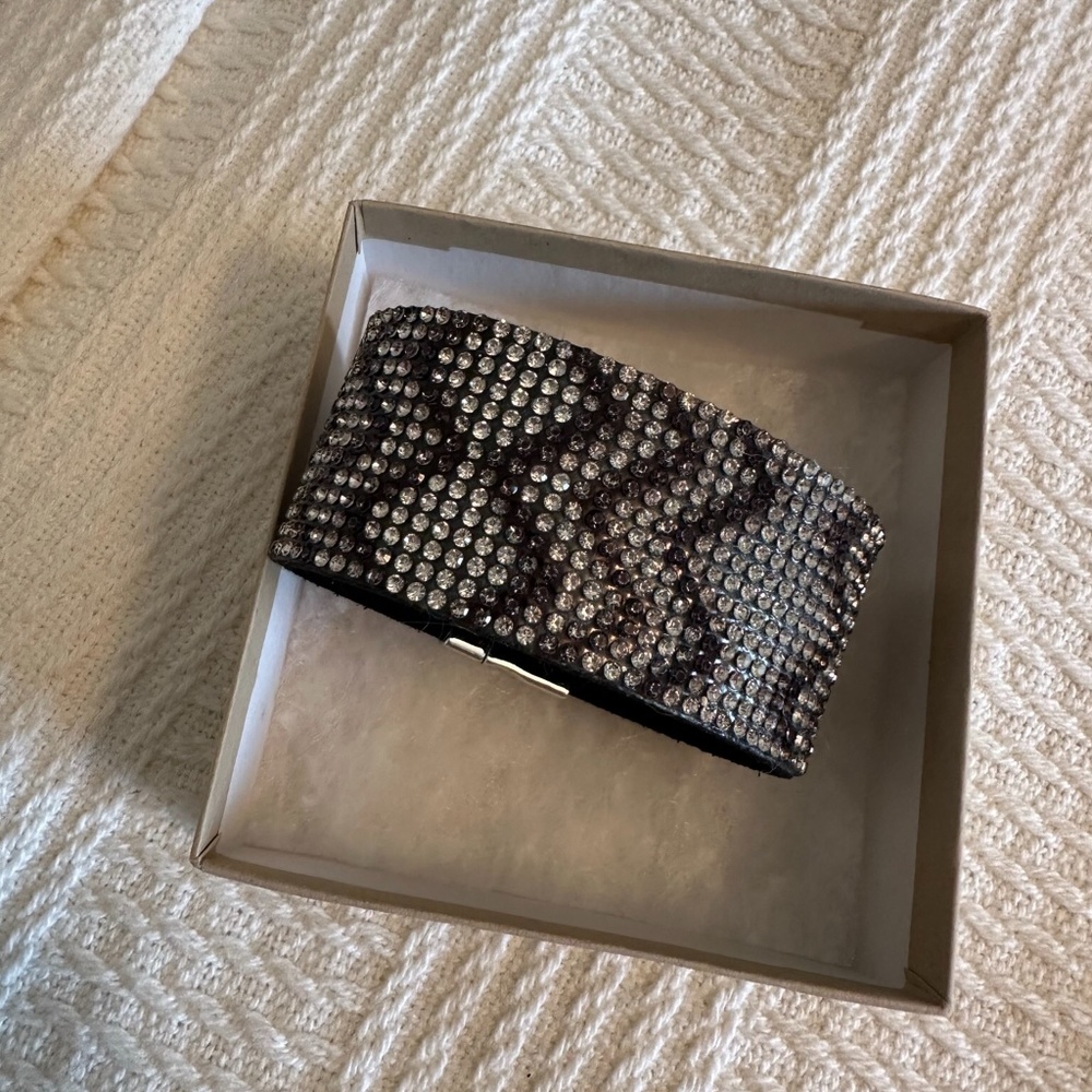 BRACELET ZIG ZAG CRYSTAL RHINESTONE MAGNET CUFF